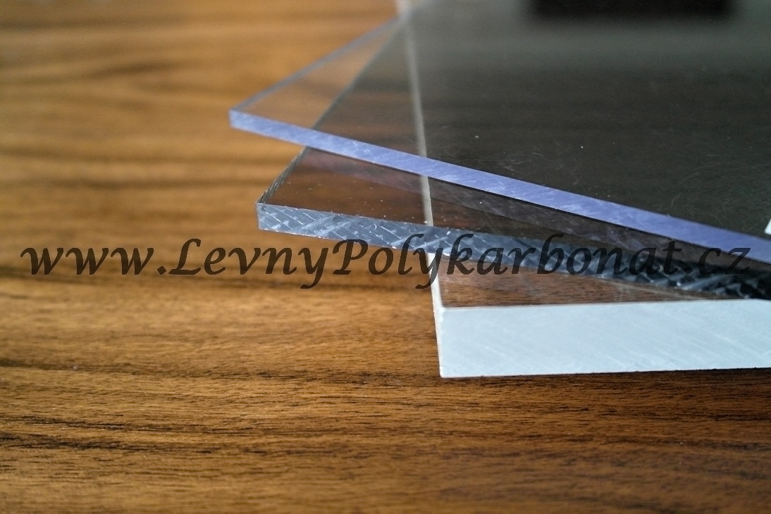 Plné ploché desky polykarbonát PC - 2UV - tl. 4 mm ČIRÁ 2,1 m x 5,6 bm