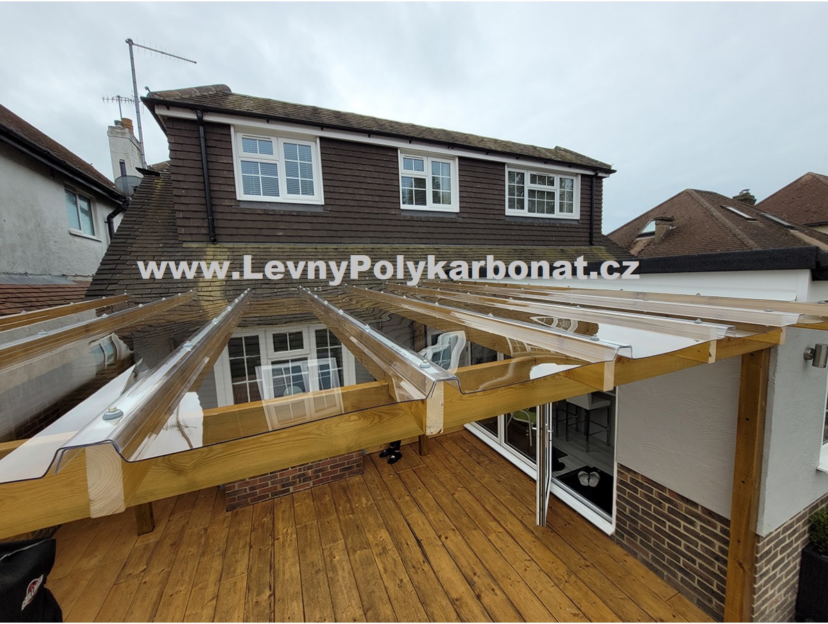 Trapéz ČIRÁ HLADKÁ 3mm polykarbonát GUTTA GLAZE š.0,688m x dl.6m (4,13m2)