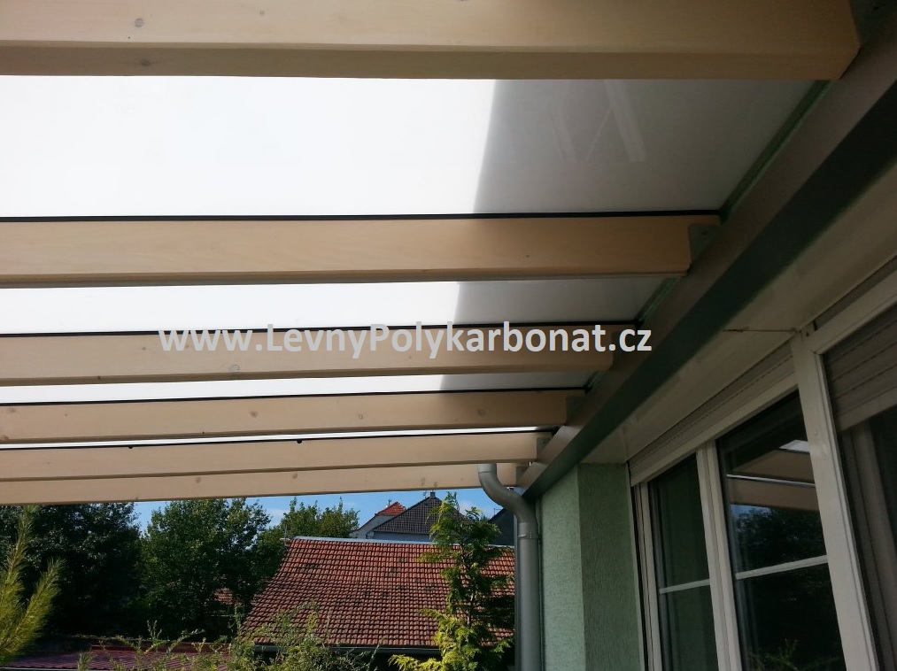 Plná deska OPÁL 6mm 2UV polykarbonát PALSUN Mono š.1,05m x dl.6m (6,3 m2)