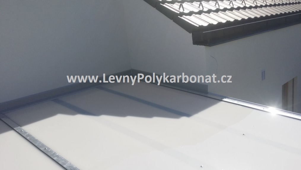 Plná deska OPÁL 6mm 2UV polykarbonát PALSUN Mono š.1,05m x dl.6m (6,3 m2)