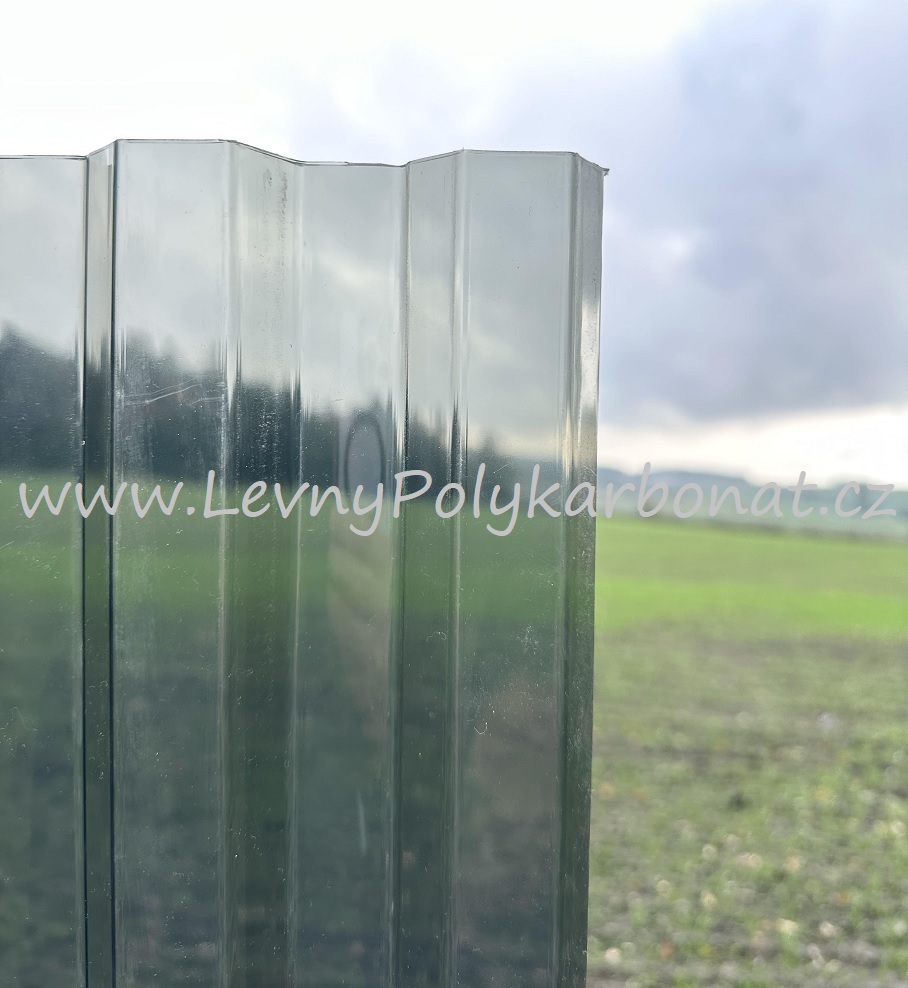 Trapéz ŠEDÁ HLADKÁ 0,8mm polykarbonát PALRAM SUNTUF š.1,06m x dl.3,5m
