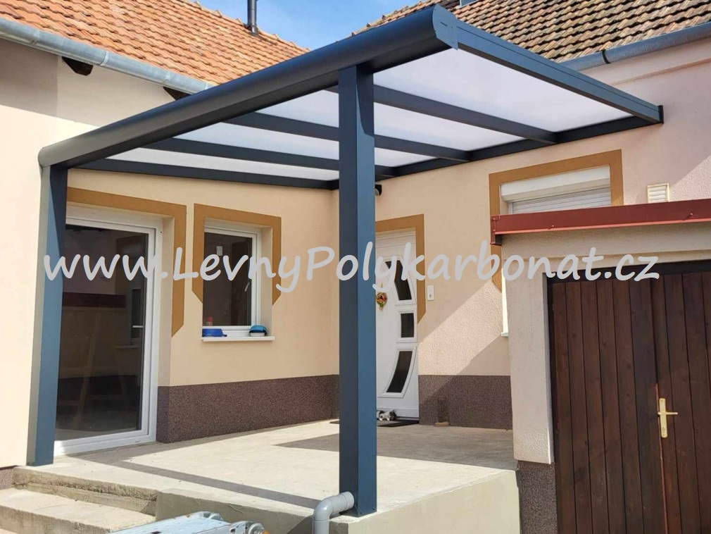 Masivní hliníková pergola MB LINE - ČERNÁ + PC OPÁL tl.16mm - š.4m x dl.6,06m