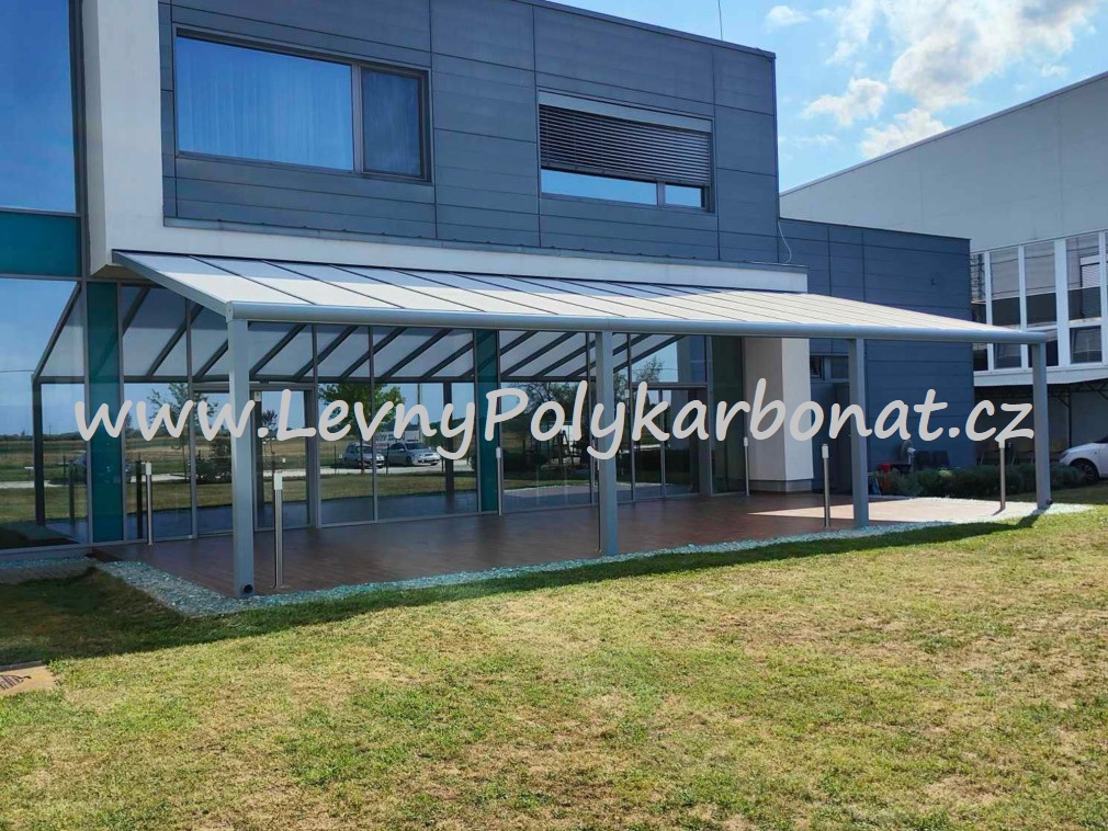 Masivní hliníková pergola MB LINE - KRÉMOVÁ + PC OPÁL tl.16mm - š.2,5m x dl.4,06m