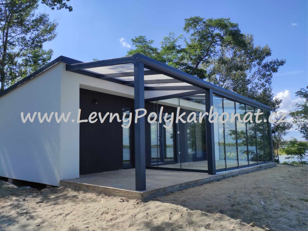 Masivní hliníková pergola MB LINE - KRÉMOVÁ + PC OPÁL tl.16mm - š.3m x dl.4,06m