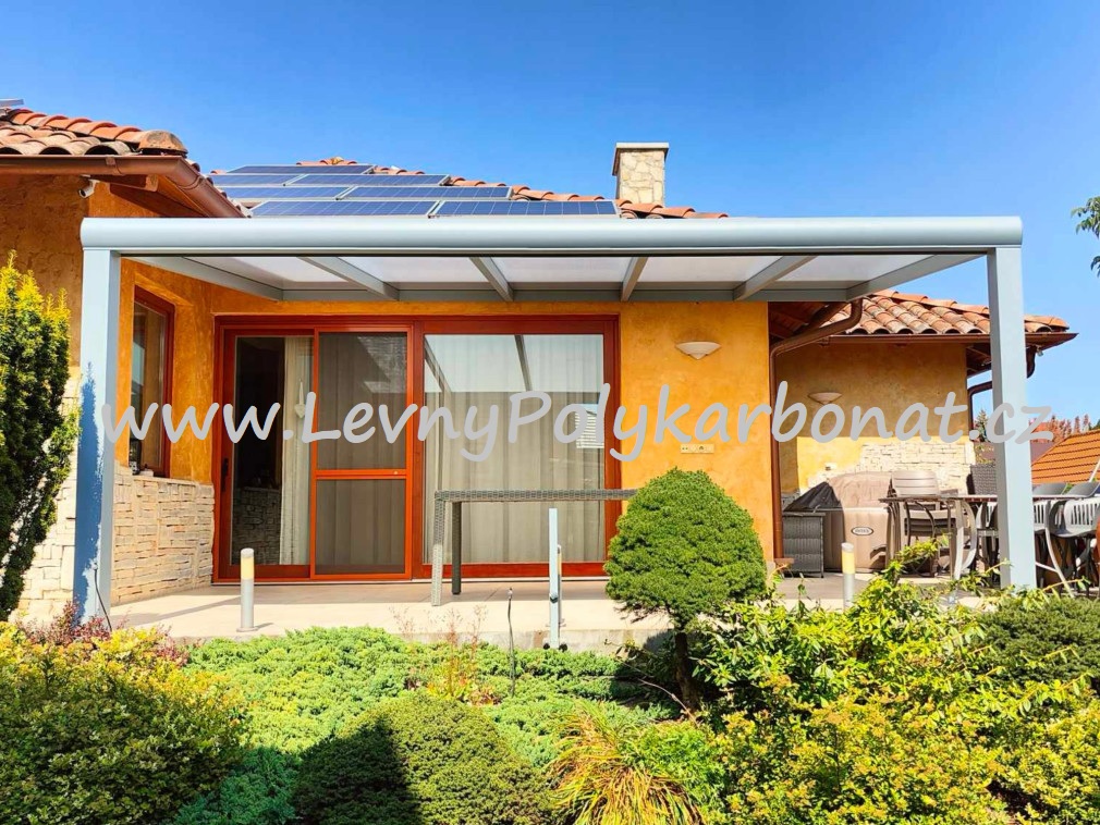 Masivní hliníková pergola MB LINE - KRÉMOVÁ + PC OPÁL tl.16mm - š.3m x dl.4,06m