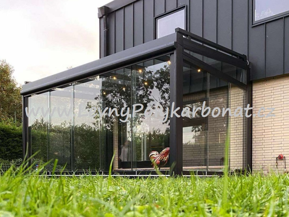Masivní hliníková pergola MB LINE - KRÉMOVÁ + SKLO tl.9mm - š.2,5m x dl.3,06m