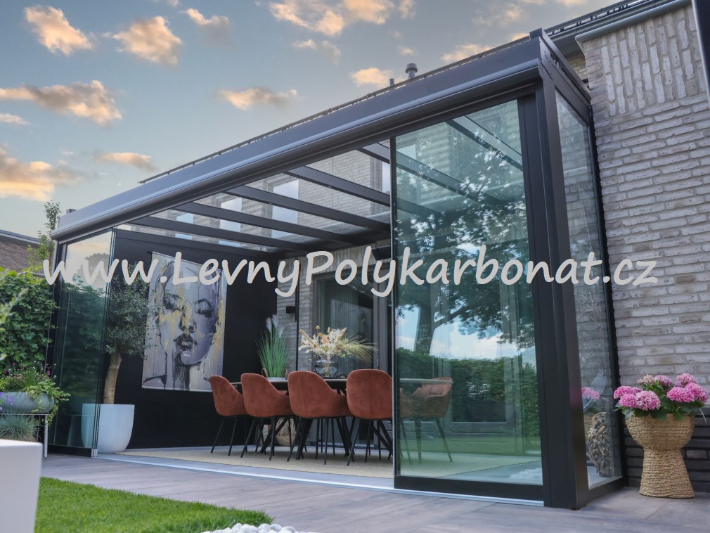 Masivní hliníková pergola MB LINE - KRÉMOVÁ + SKLO tl.9mm - š.2,5m x dl.3,06m