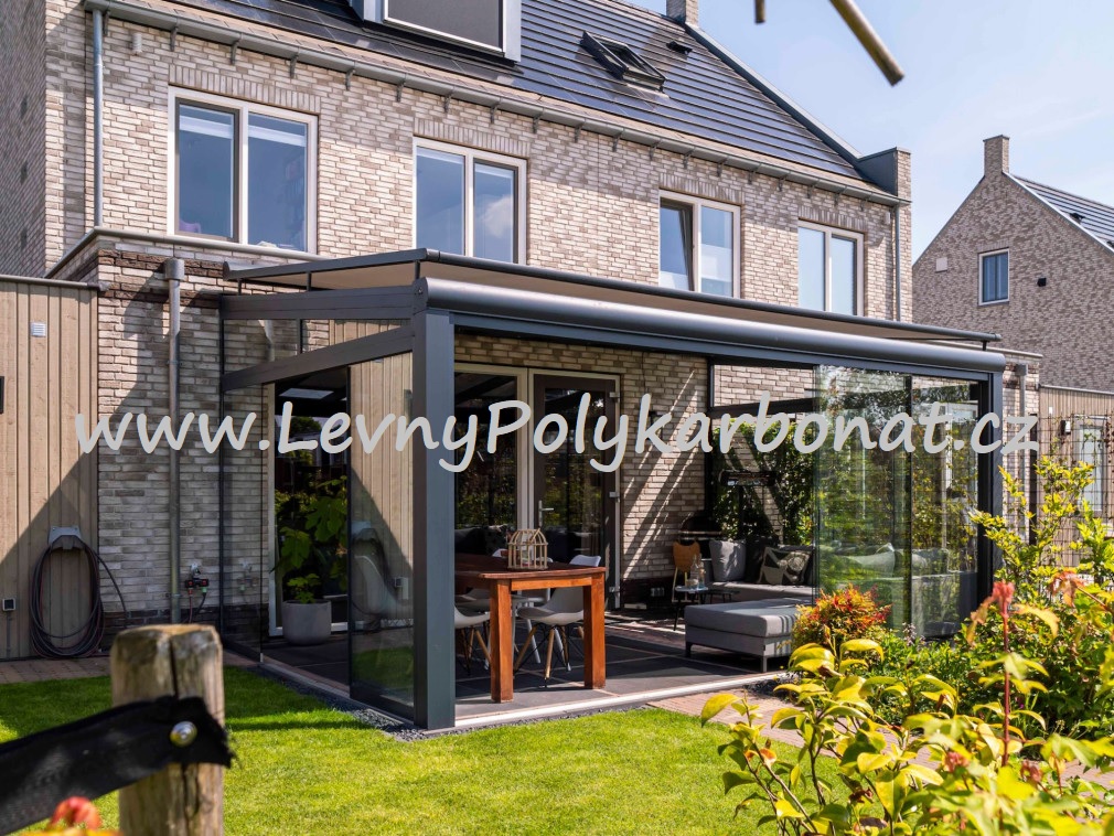 Masivní hliníková pergola MB LINE - KRÉMOVÁ + SKLO tl.9mm - š.2,5m x dl.3,06m