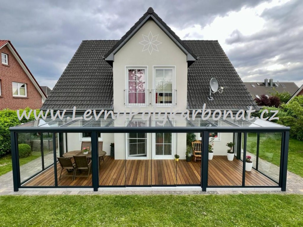 Masivní hliníková pergola MB LINE - KRÉMOVÁ + SKLO tl.9mm - š.2,5m x dl.3,06m