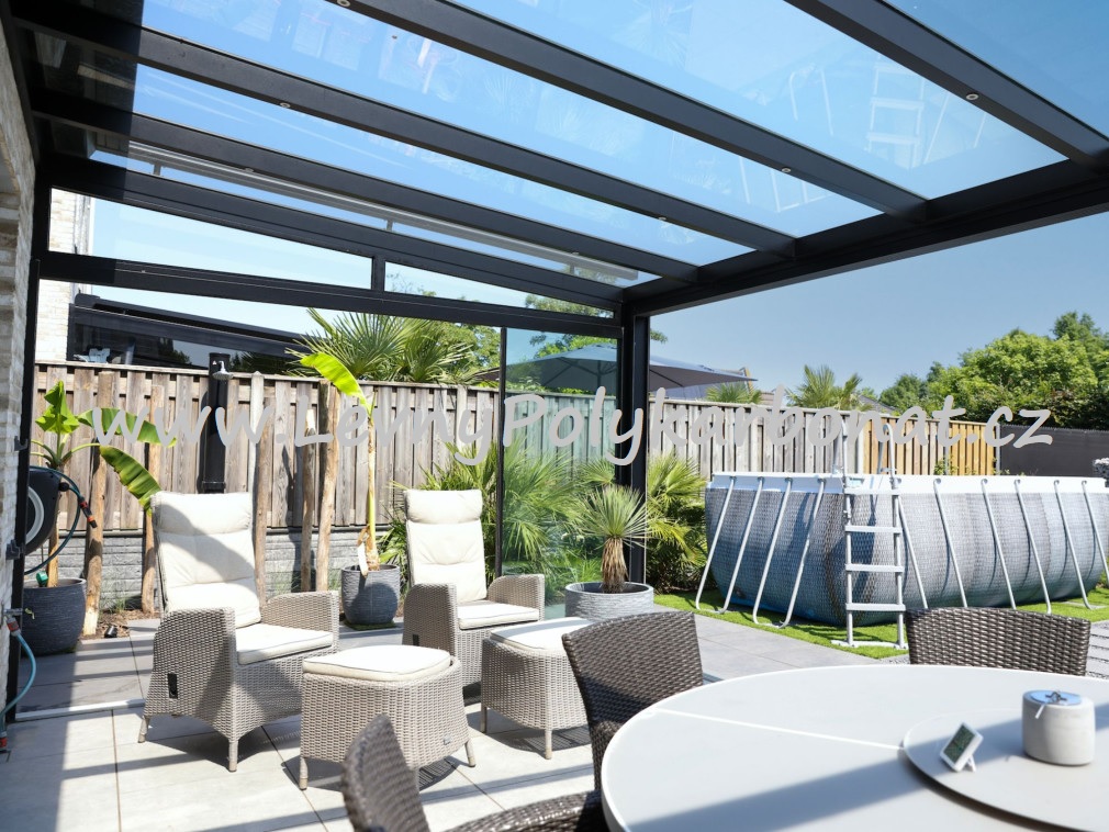 Masivní hliníková pergola MB LINE - KRÉMOVÁ + SKLO tl.9mm - š.2,5m x dl.3,06m